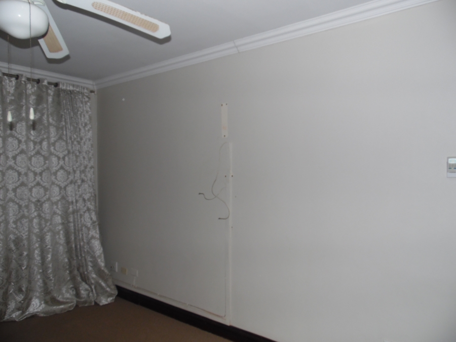 6 Bedroom Property for Sale in Jim Fouchepark Free State